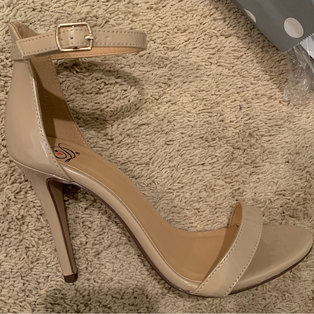 Nude Pumps